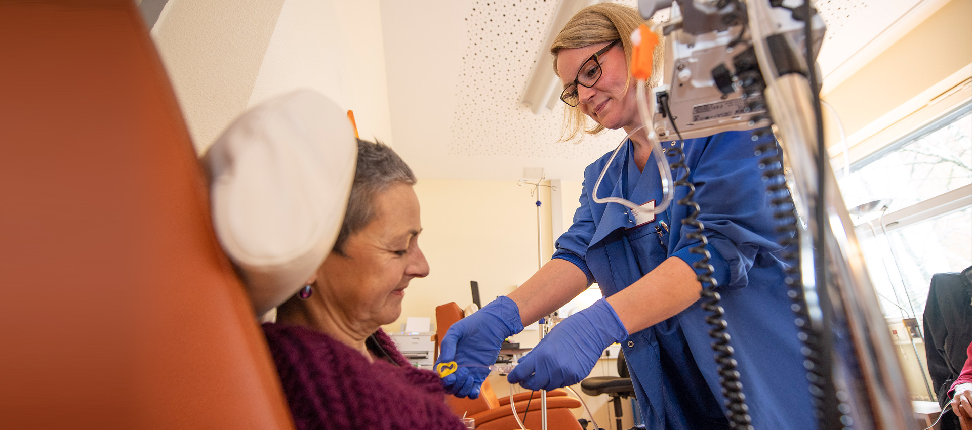 Onkologische Praxis Herdecke, Gemeinschaftskrankenhaus Herdecke, Patientin, Infusionstherapie, Hämatologie, Krebs